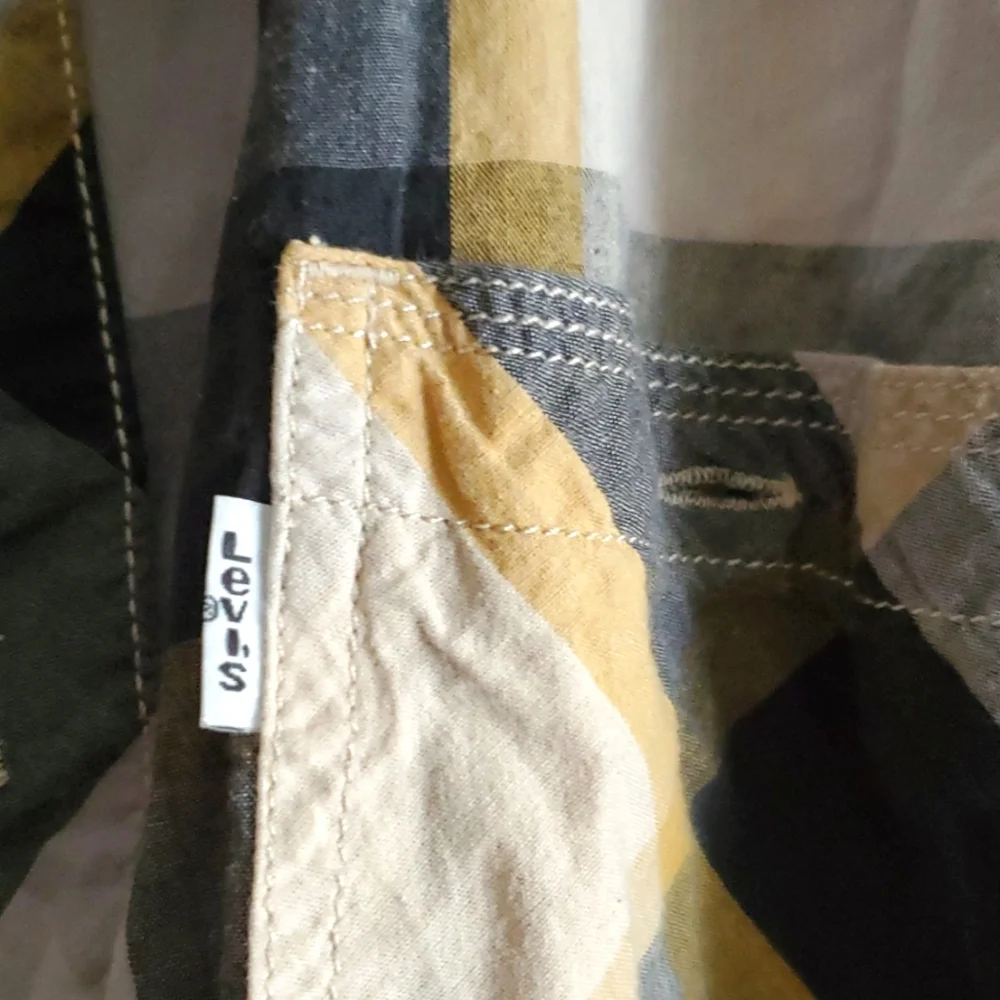 Levi's Plaid Button Down Shirt L